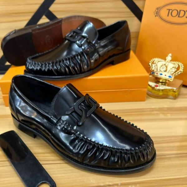 Tod’s Leather Loafers – Black